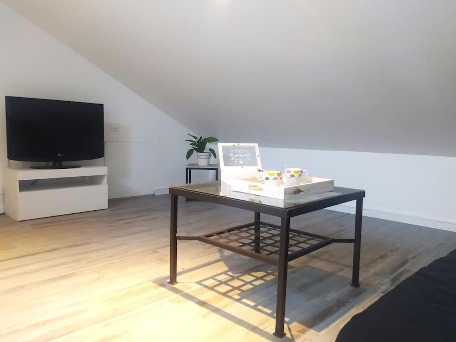 Suite Mansardee Independante, 25Min Lyon-Villefranche Chazay-d'Azergues Exteriör bild